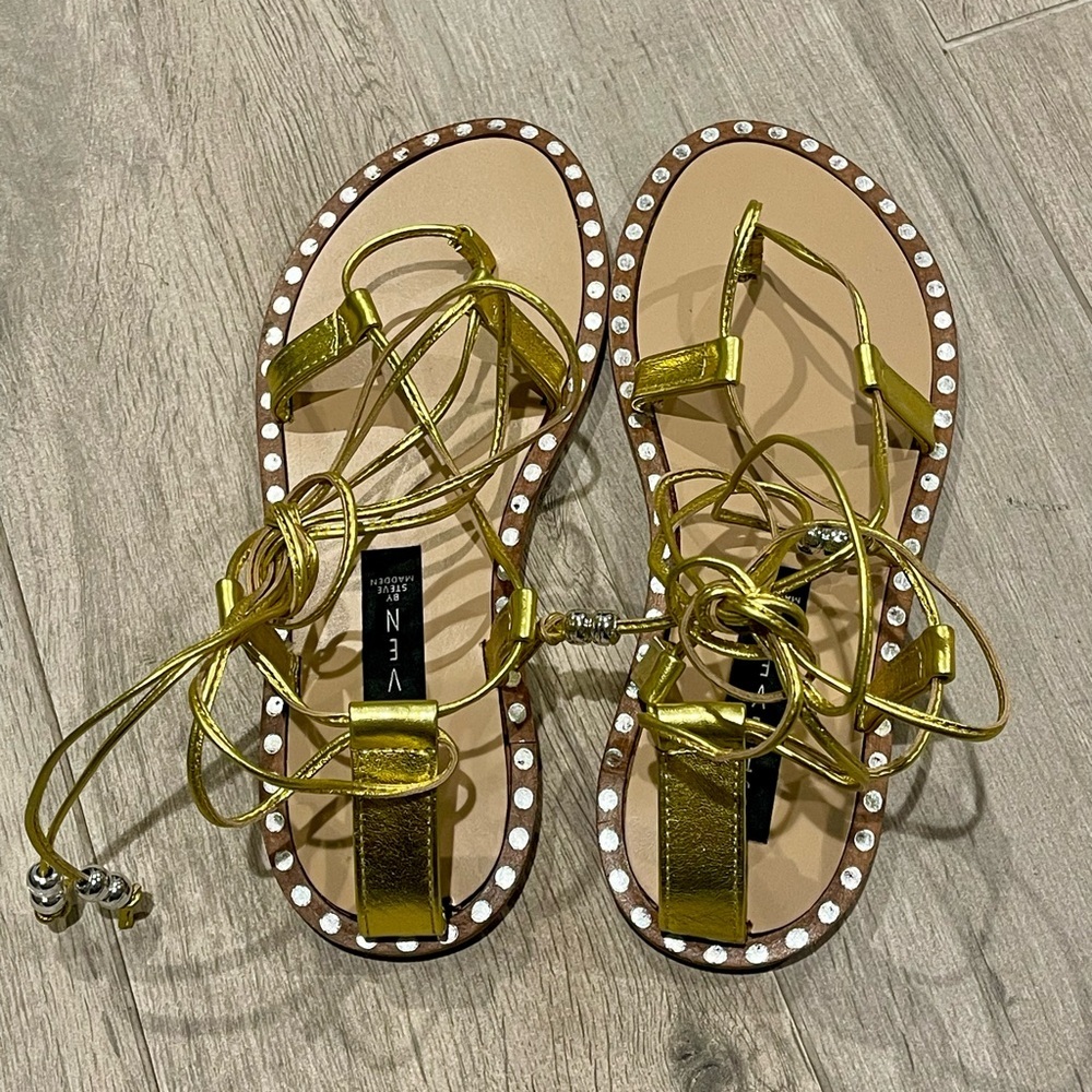 Steven Steve Madden Metallic Yellow Gladiator Straps Flat Sandals size 6